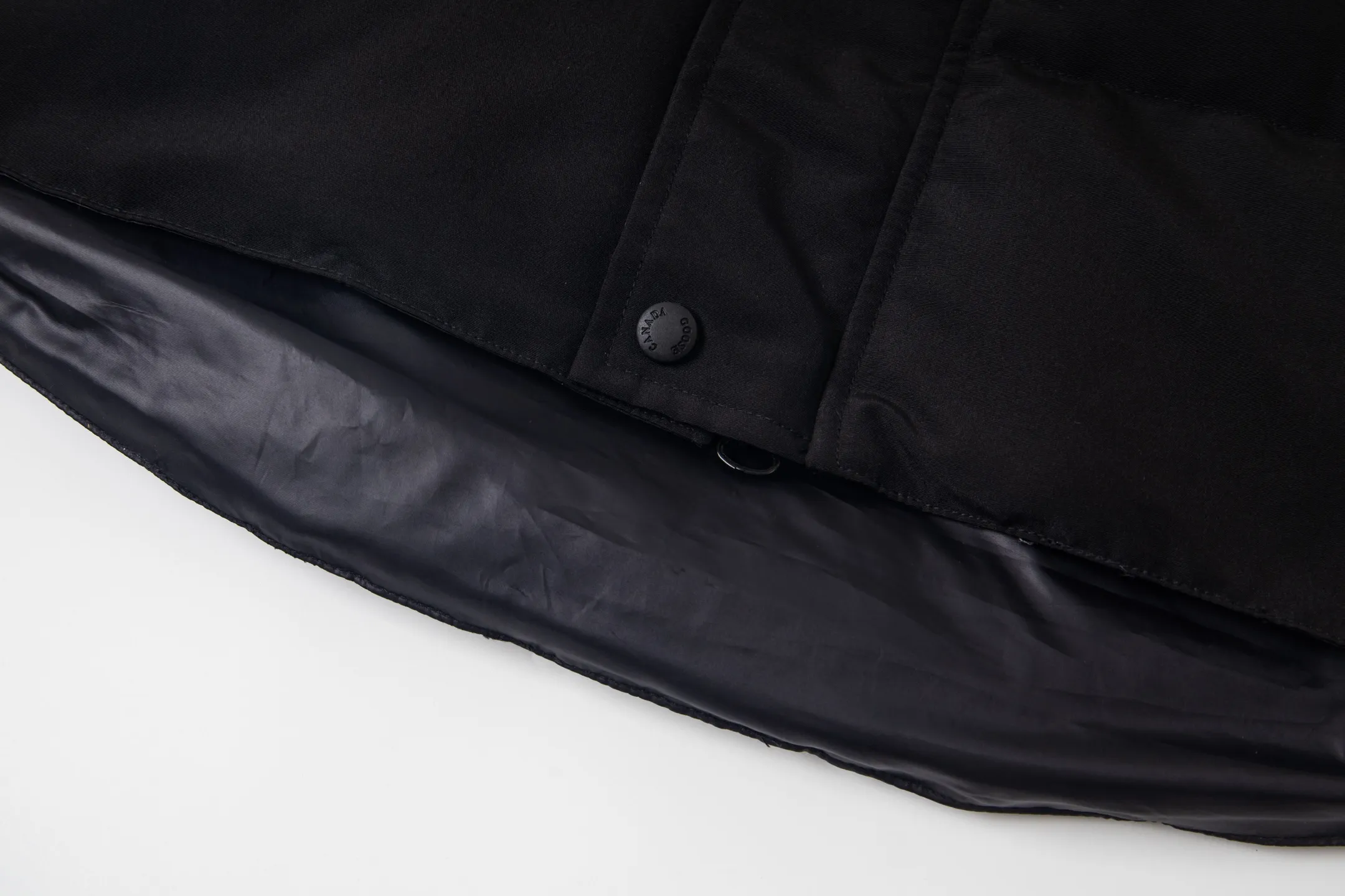 P360 Canada Goose/Canada Goose Black Label #Freestyle Crew 4151mb men's and women's vest down ➖ Imported Behringer embroidery machine customized 10,000-needle embroidery label! ➖ Imported 21-count polyester-cotton blended original fabric, using Feather-Light 10D waterproof coating fabric, made of 84.5% polyester fiber and 15.5% cotton, 100% the best feel in the entire network! ➖ The genuine official website uses the national standard 80 white duck down, and will never be misled by false claims such as 90 down or goose down! ➖ 100% nylon nylon lining with double double-layer sealing design to prevent velvet from running away. Top-grade polar fleece is used in the collar and pockets to keep warm and comfortable! ➖ Yoshida YKK provides original custom-made electroplated sliders. YKK two-way lockable zippers are tight and smooth and will not peel off paint! ➖ 3M composite original Velcro is durable, and all accessories and hardware are disassembled and customized! ⛔No slander, no exaggeration, no need for too much copywriting, because it is focused, it is professional!  SIZE: XS S M L XL XXL
